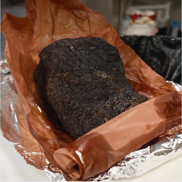 Pink Butcher Paper: Umweltfreundliches BBQ-Papier ohne chemische Zusätze. Sorgt für saftiges Fleisch, verkürzt Plateauphasen und fördert die Krustenbildung beim Smoken