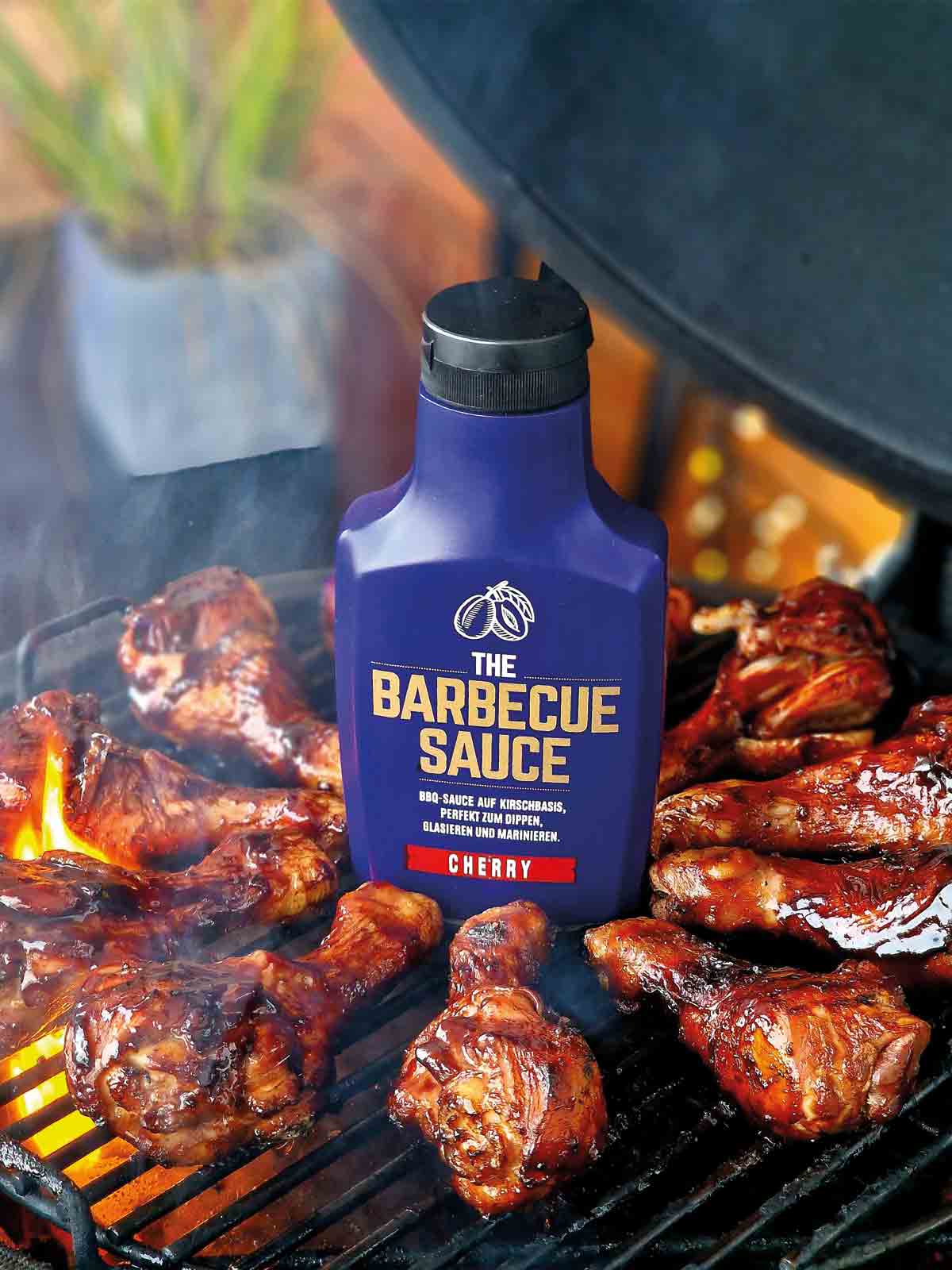 Unsere Cherry BBQ Sauce auf Kirschbasis ist die Beste Glasur für Diene Chicken Wing und Hähnchenfleisch. In Verbindung mit einer guten Marinade, Hitze und Röstaromen erhälst Du eine leckere Kruste, die alle Deine Gäste ins Staunen versetzt. 